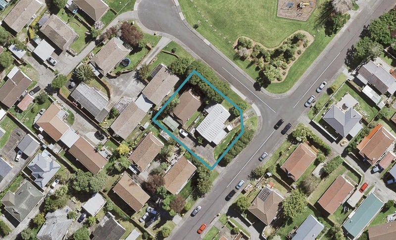 2 Dalmatia Place, Henderson, Auckland - Carousel 1