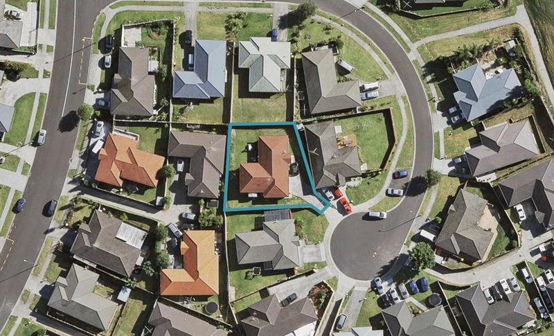 11 Carn Place, Weymouth, Auckland - Carousel 1