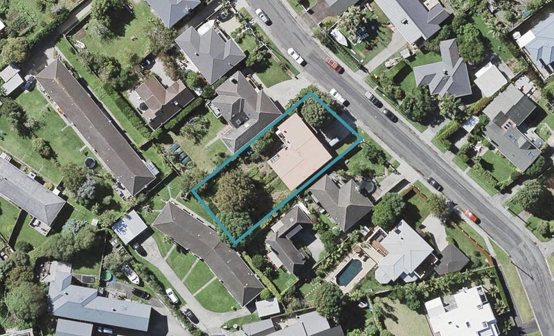 37 Merani Street, Narrow Neck, Auckland - Carousel 1
