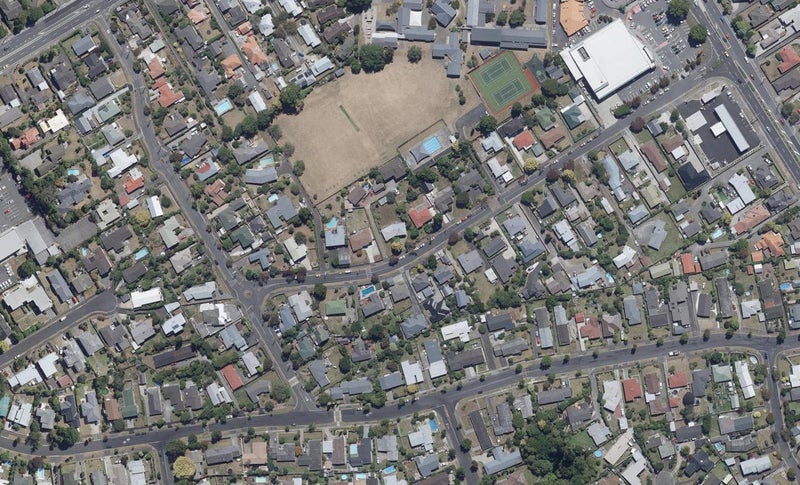 15 Mccracken Avenue, Hillcrest, Hamilton - Carousel 1