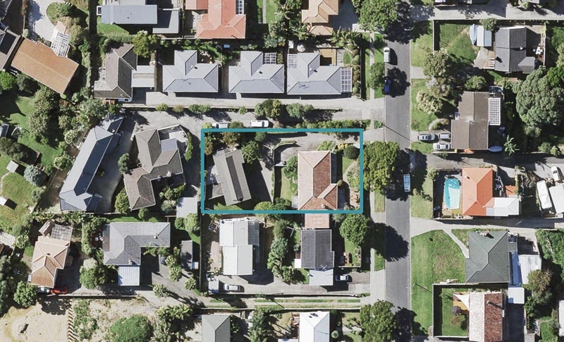 2/23 Howe Street, Howick, Auckland - Carousel 1