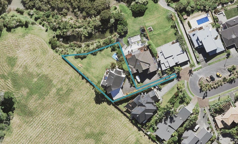 33 Pitoitoi Avenue, Greenhithe, Auckland - Carousel 1