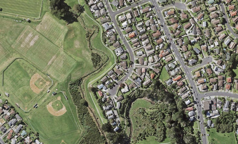 58 De Quincey Terrace, Highland Park, Auckland - Carousel 1