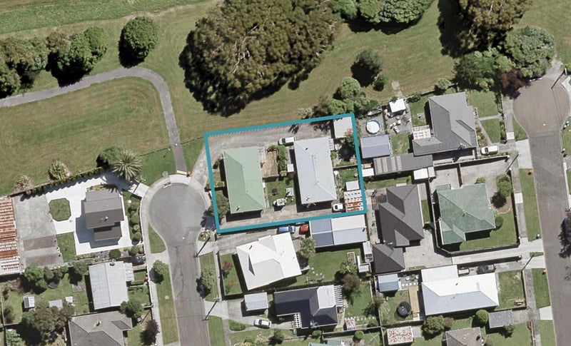 3/12 Poplar Grove, Ebdentown, Upper Hutt - Carousel 1