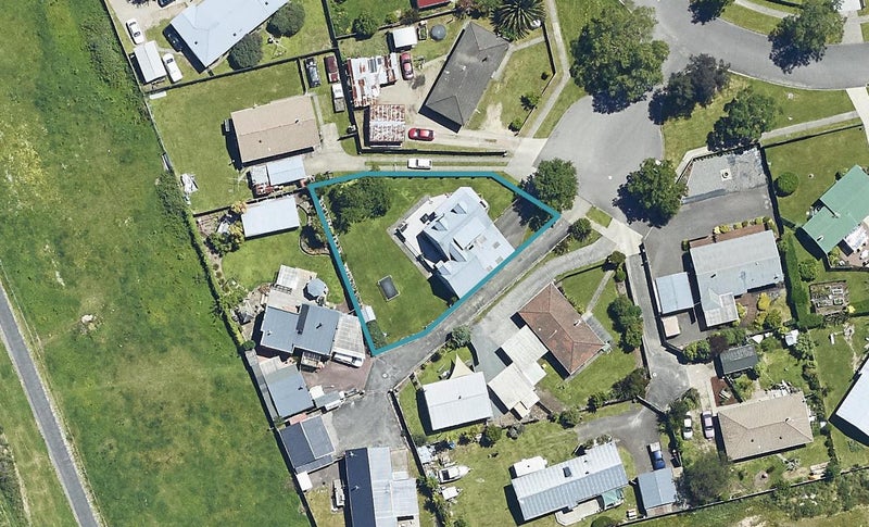 9 Matthew Place, Kawaha Point, Rotorua - Carousel 1