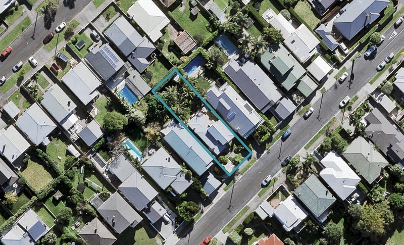9 Westmere Crescent, Westmere, Auckland - Carousel 1