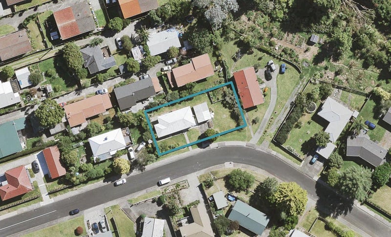 4 Lucinda Place, Glen Eden, Auckland - Carousel 1