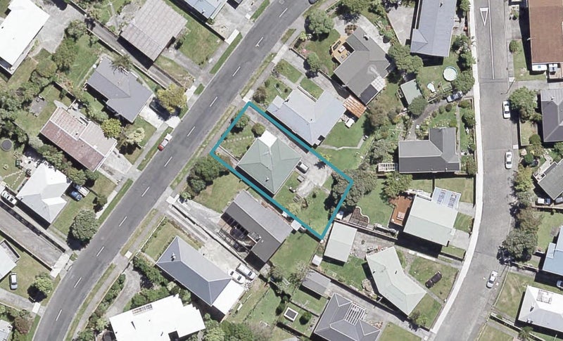 42 Cedar Street, Maungaraki, Lower Hutt - Carousel 1
