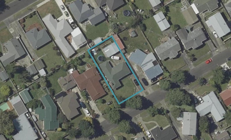 11 Raglan Avenue, Cloverlea, Palmerston North - Carousel 1