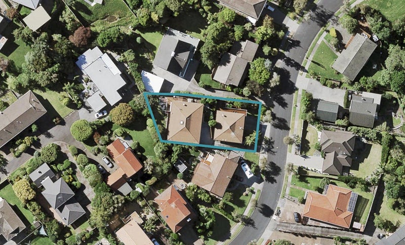 1/12 Lastel Place, Shelly Park, Auckland - Carousel 1