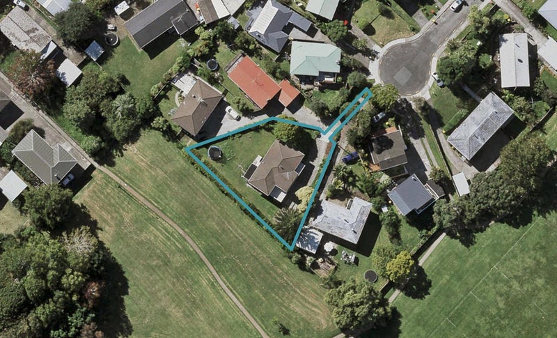 14 Heather Place, Sunnynook, Auckland - Carousel 1