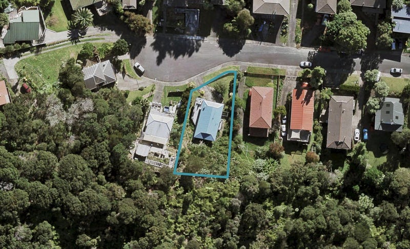 32 Finn Place, Totara Vale, Auckland - Carousel 1