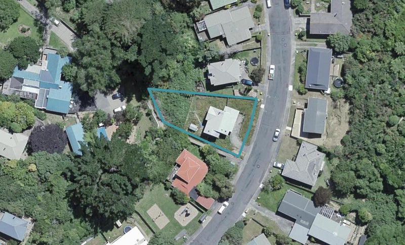 62 Hazlewood Avenue, Karori, Wellington - Carousel 1