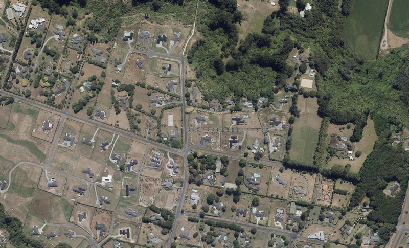 1 September Grove, Tamahere, Hamilton - Carousel 1