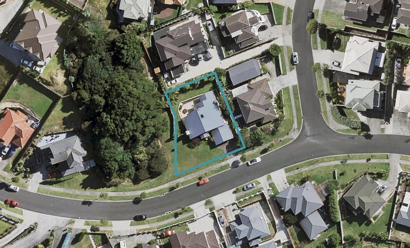 11 Fairchild Avenue, Goodwood Heights, Auckland - Carousel 1