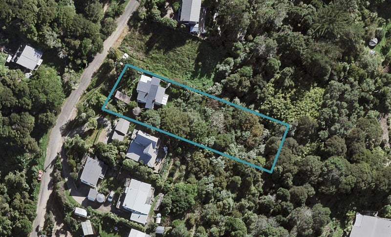 9 Burrell Road, Oneroa, Waiheke Island - Carousel 1
