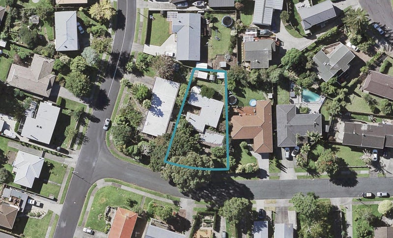 4 La Perouse Street, Botany Downs, Auckland - Carousel 1