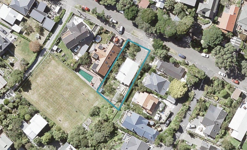 8 Rona Street, Eastbourne, Lower Hutt - Carousel 1