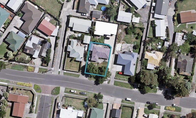 8 Howard Road, Taradale, Napier - Carousel 1
