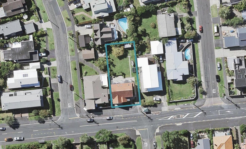 16 Old Lake Road, Narrow Neck, Auckland - Carousel 1