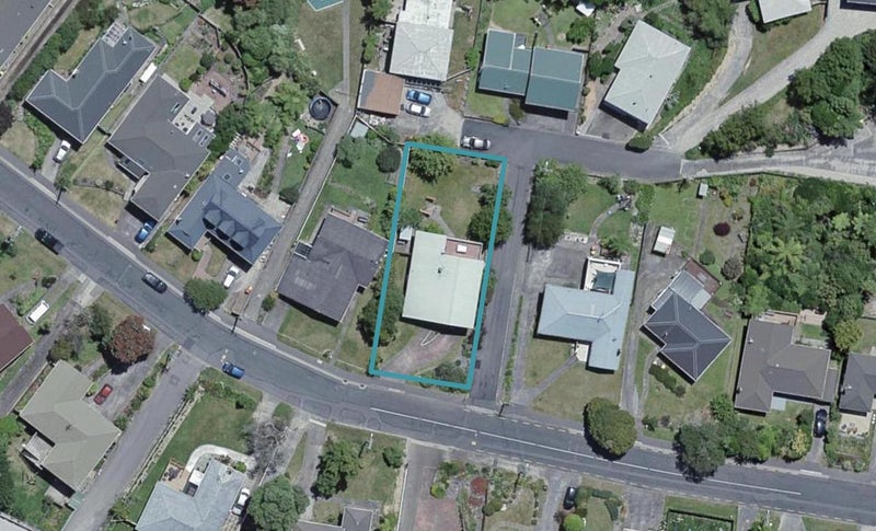 50 Larsen Crescent, Tawa, Wellington - Carousel 1