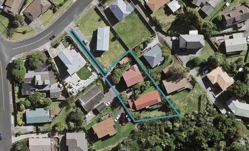 2/5 Miriam Corban Heights, Henderson, Auckland - Carousel 1