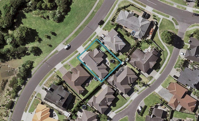 11 Bronwylian Drive, Flat Bush, Auckland - Carousel 1