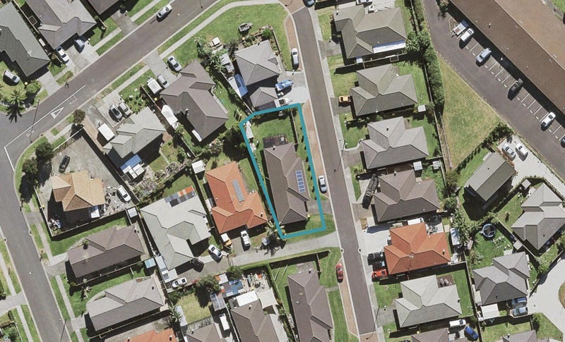 9 Rock Daisy Crescent, Mangere, Auckland - Carousel 1