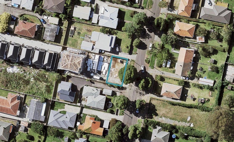 9A Waddell Avenue, Point England, Auckland - Carousel 1