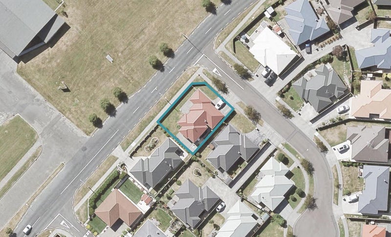 2 Woodland Grove, Wainuiomata, Lower Hutt - Carousel 1