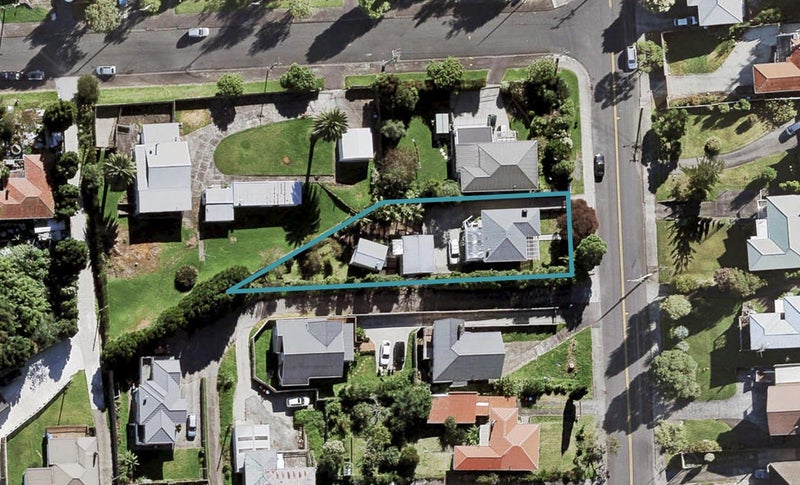 81 Whitney Street, New Windsor, Auckland - Carousel 1