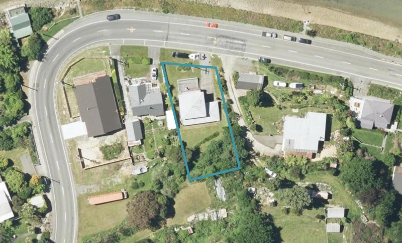 338 Waikawa Road, Waikawa, Picton - Carousel 1