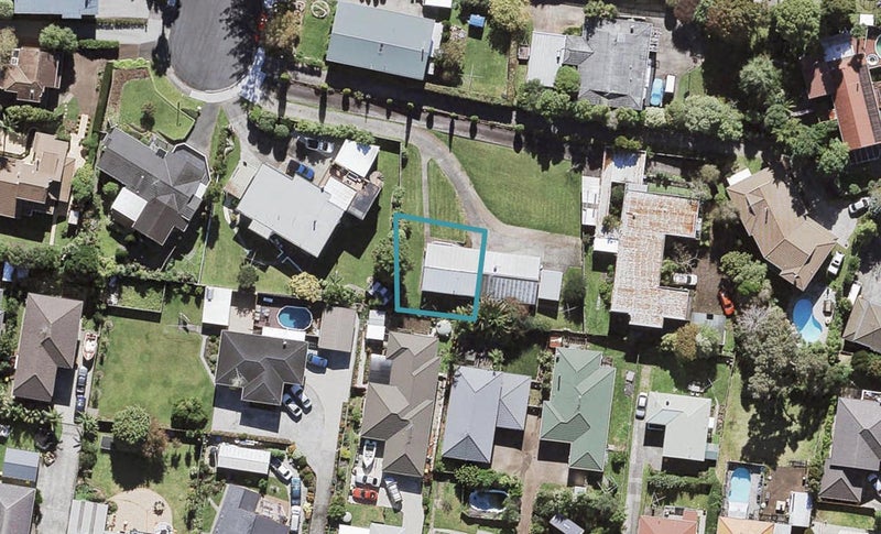12A Dawn Place, Te Atatū South, Auckland - Carousel 1