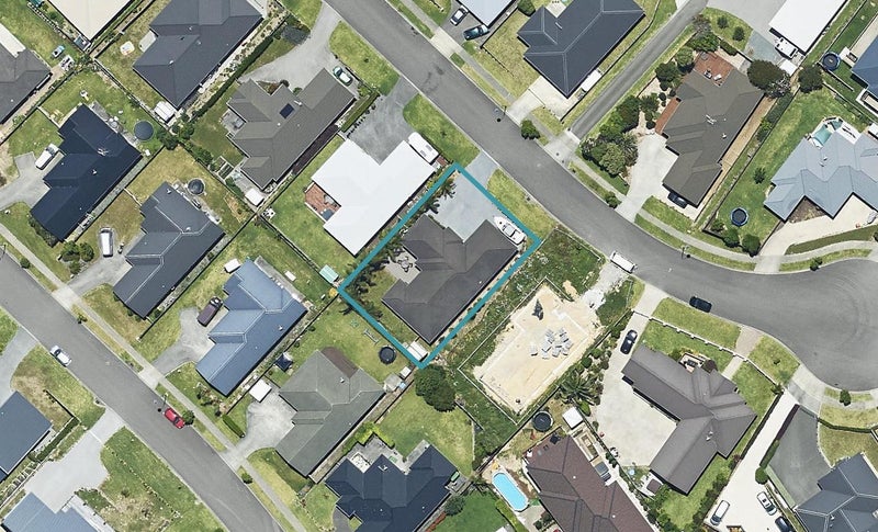 10 Amy Place, Pyes Pa, Tauranga - Carousel 1
