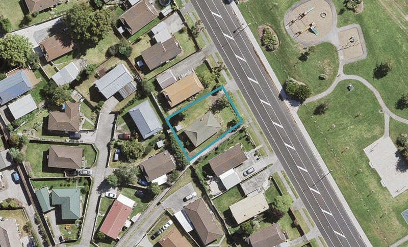 196 Waitemata Drive, Ranui, Auckland - Carousel 1