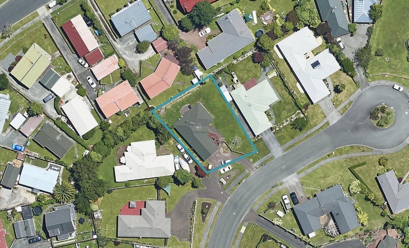 12 Capricorn Place, Kawaha Point, Rotorua - Carousel 1