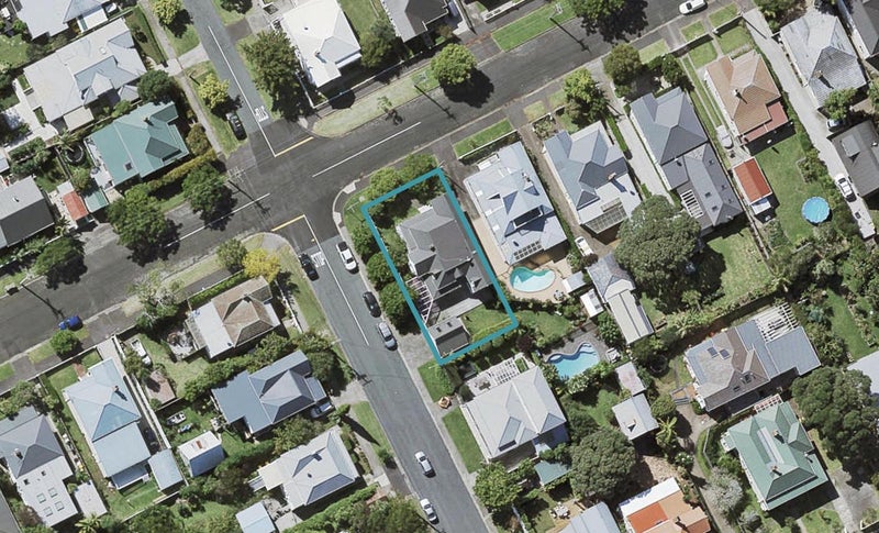 33 Abbotsford Terrace, Devonport, Auckland - Carousel 1