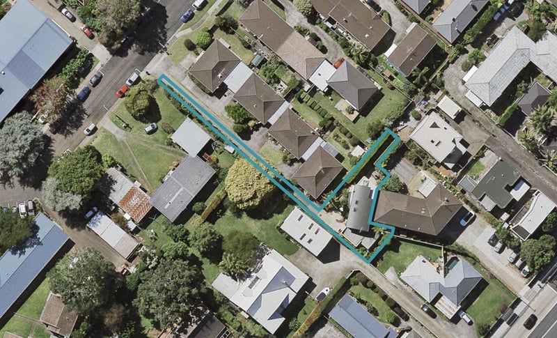 11 Napoleon Avenue, Milford, Auckland - Carousel 1