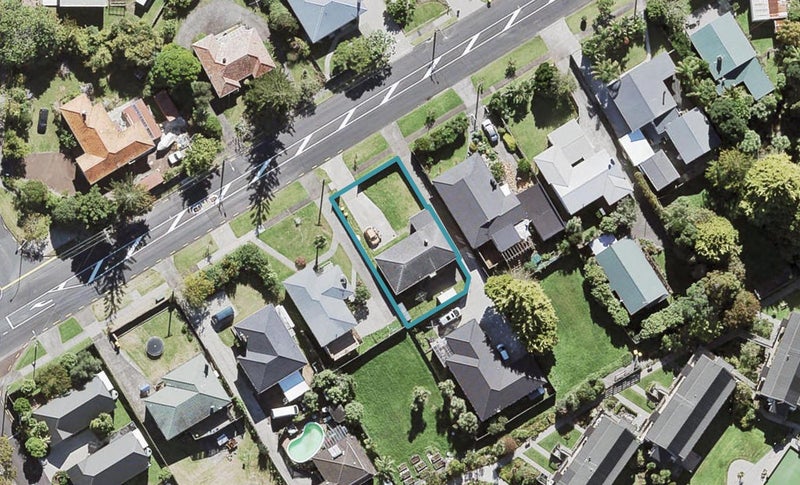 28 Golf Road, New Lynn, Auckland - Carousel 1
