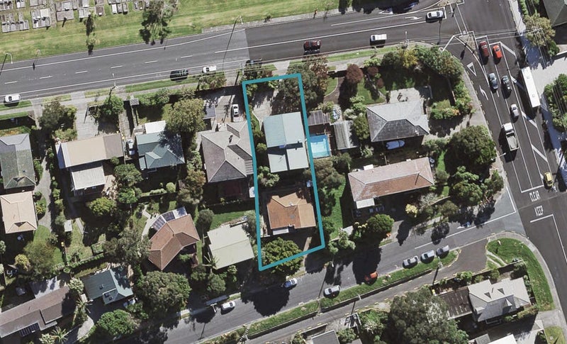 2/233 Eskdale Road, Birkenhead, Auckland - Carousel 1