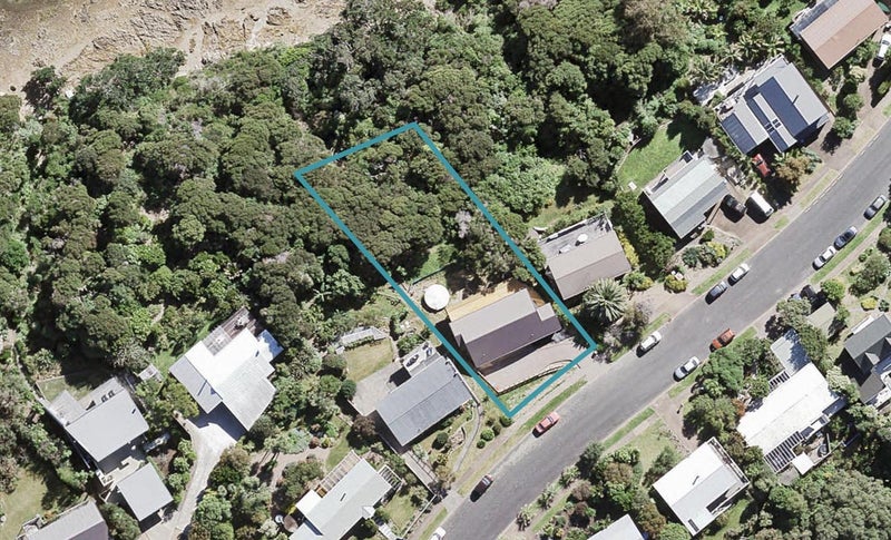 11 Kennedy Point Road, Surfdale, Waiheke Island - Carousel 1