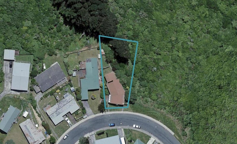 43 Colchester Crescent, Newlands, Wellington - Carousel 1
