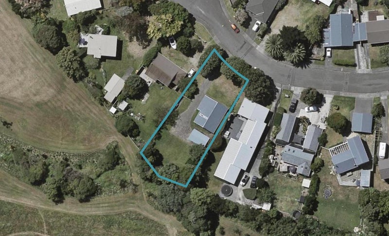 14 Victor Grove, Waikanae Beach, Waikanae - Carousel 1