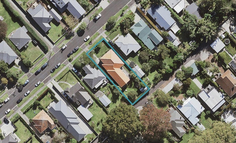 11 Le Roy Terrace, Birkenhead, Auckland - Carousel 1