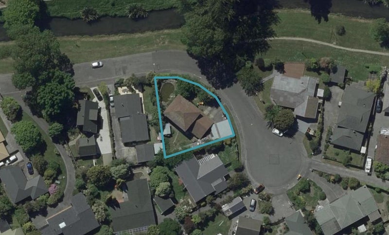 2 Esher Place, Saint Martins, Christchurch - Carousel 1