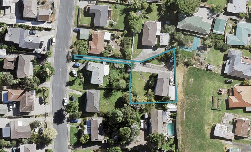10 Leo Street, Glen Eden, Auckland - Carousel 1