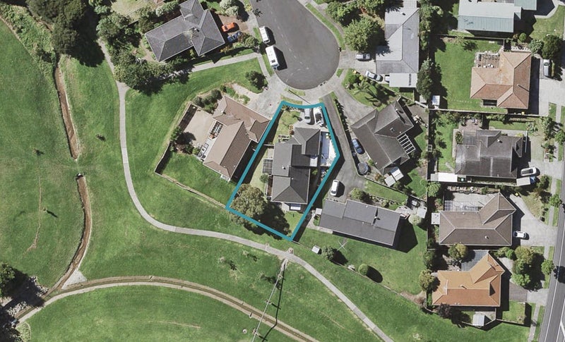 43 Pinewood Grove, Botany Downs, Auckland - Carousel 1