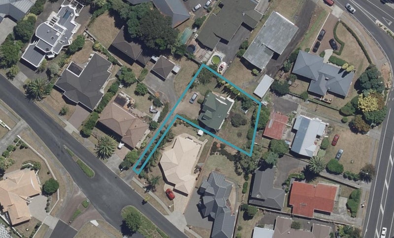 8 Western Heights Drive, Western Heights, Hamilton - Carousel 1