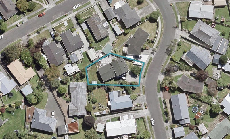 7 Omaha Grove, Totara Park, Upper Hutt - Carousel 1