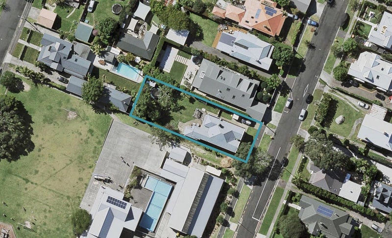 25 Russell Street, Stanley Point, Auckland - Carousel 1